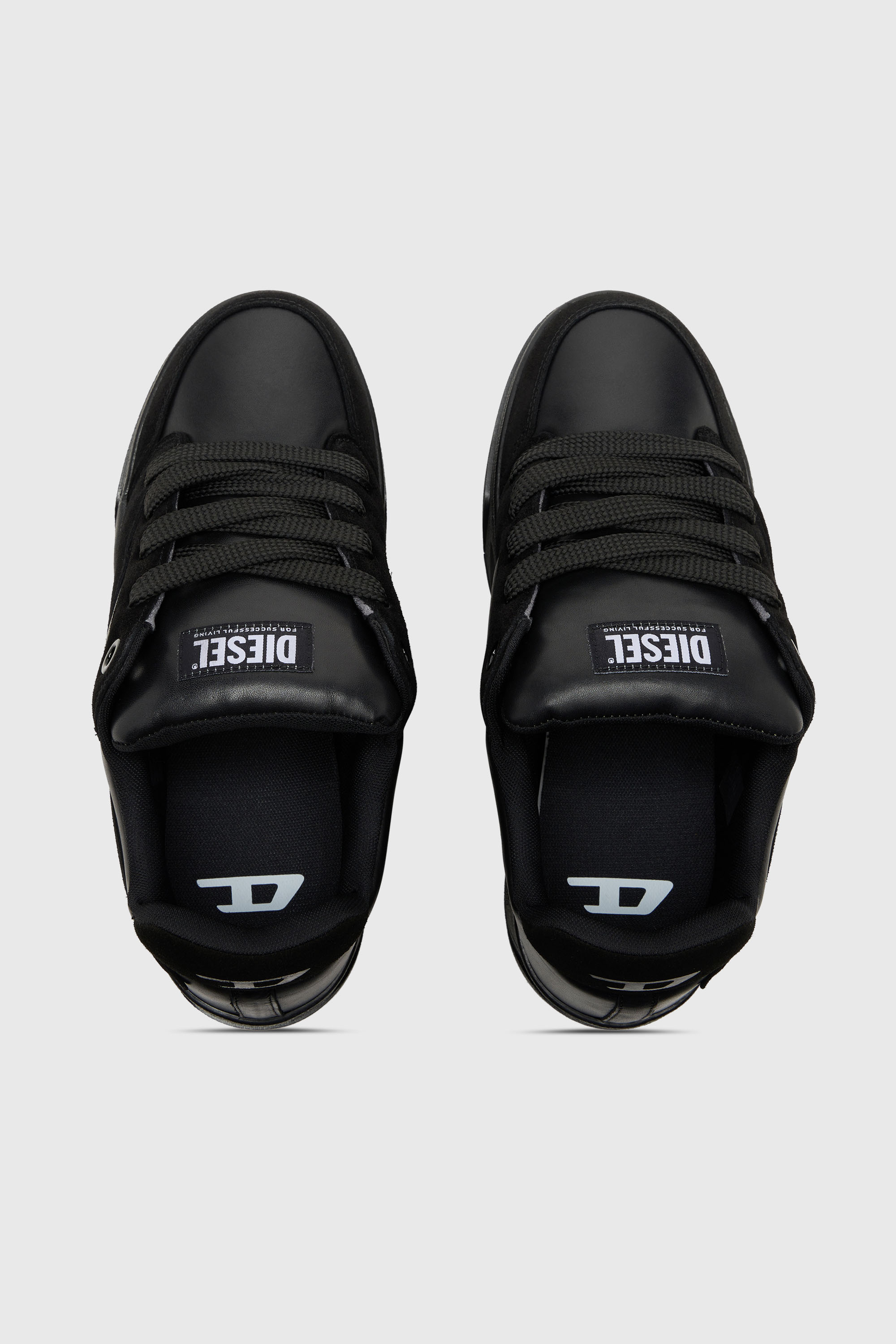 Diesel - S-D-OLLIE LOW, Man's D-Ollie-Monochrome sneakers in suede and leather in Black - 4