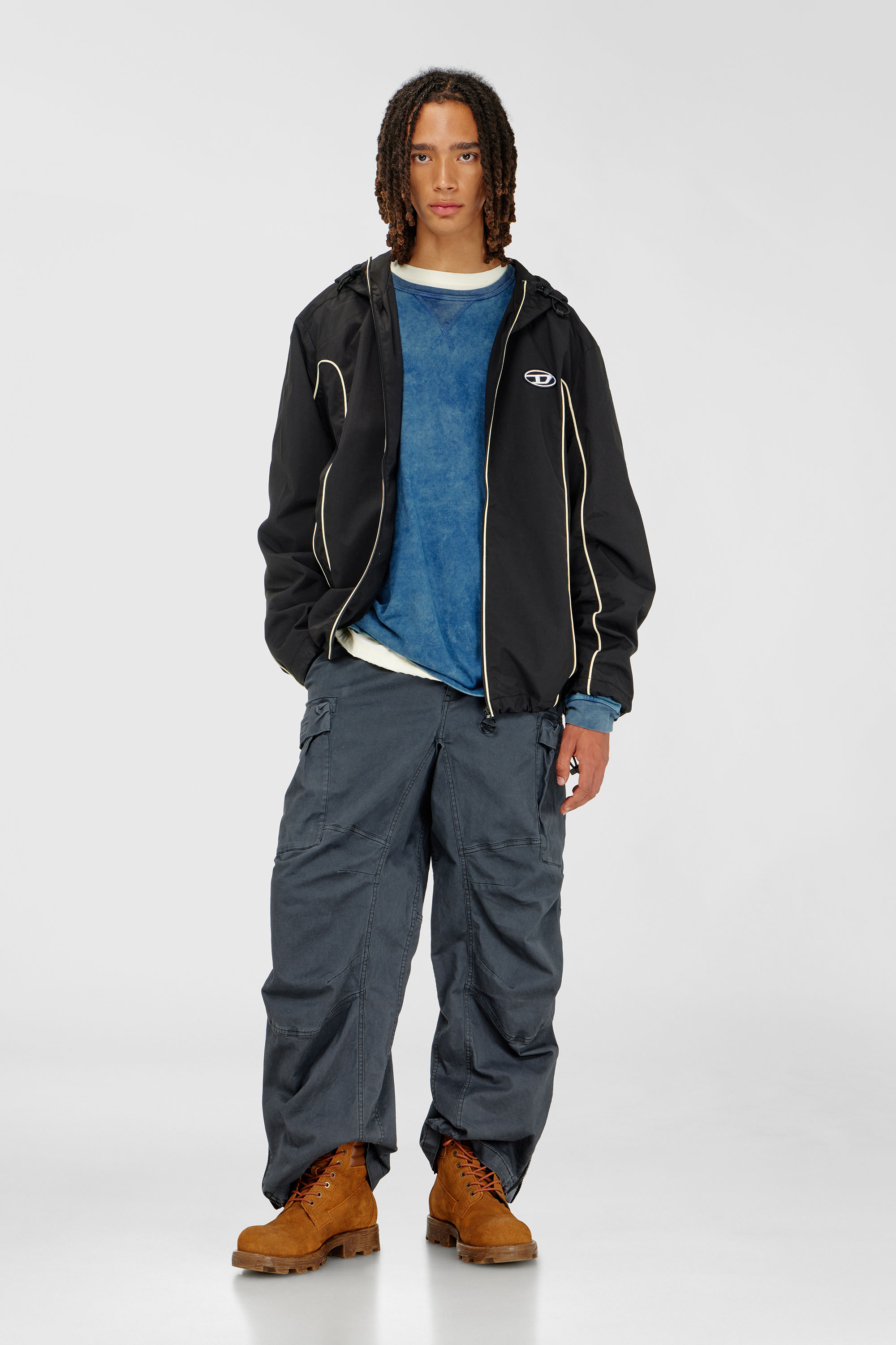 Windbreaker with contrast piping