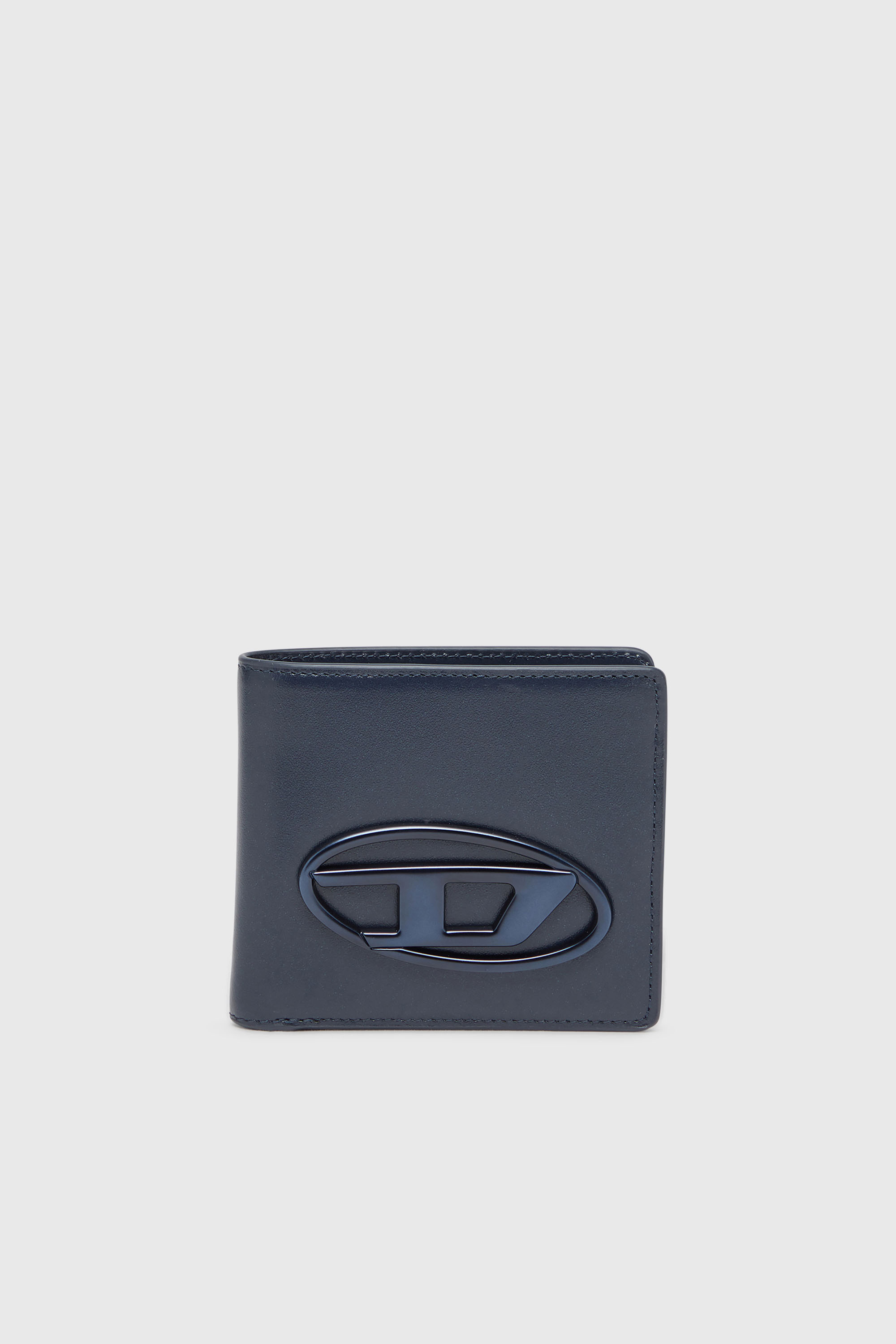 Bi-fold wallet in leather