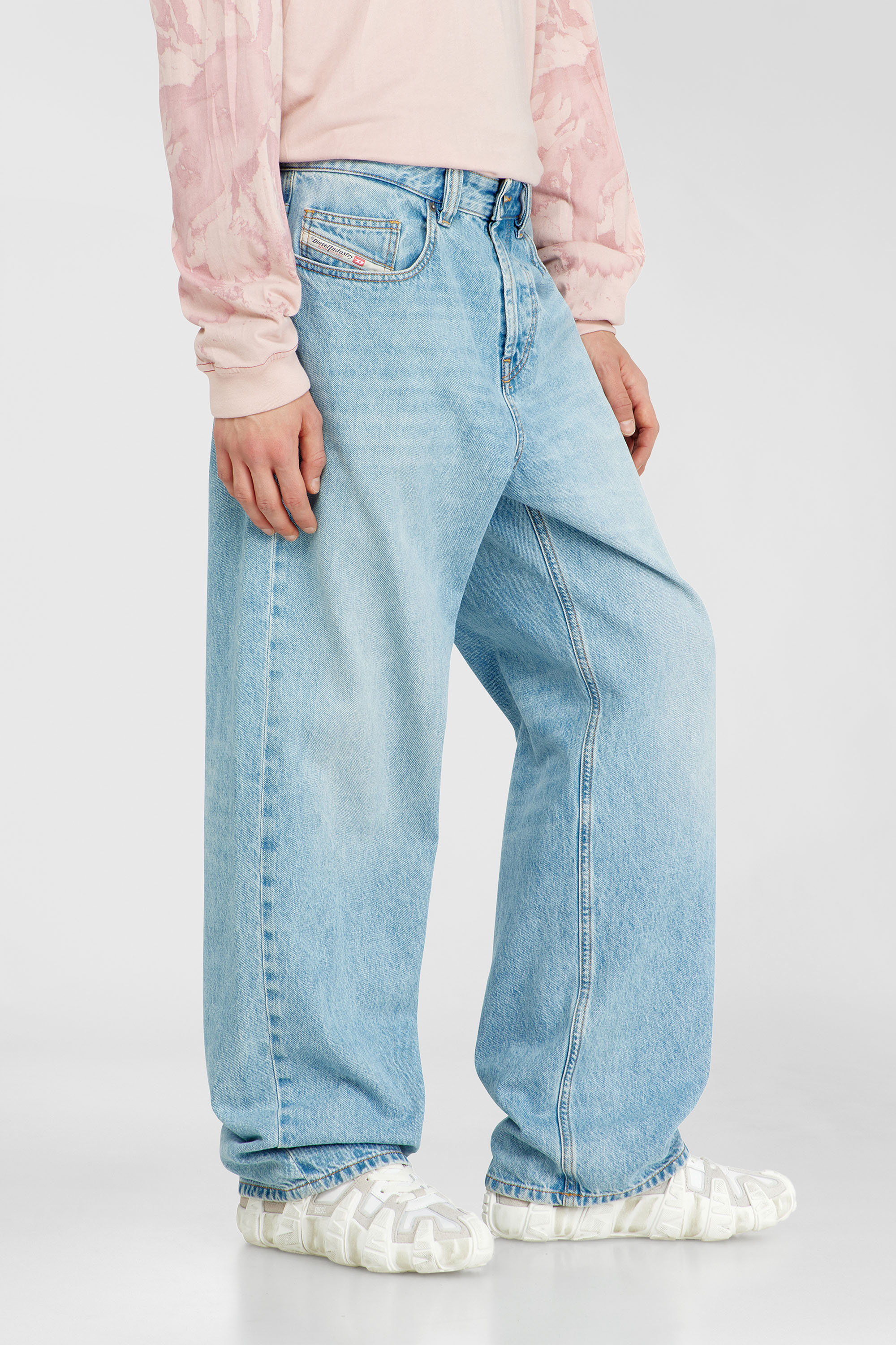 Men's Relaxed Jeans | Low Waist 2001 D-MacroLight Blue | Diesel NO